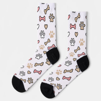 Calcetines con patrón de huellas de patas y corazó