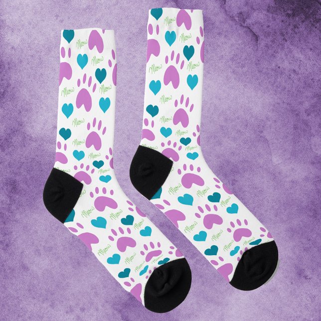 Calcetines Corazones rosados de la imagen de un gato (A pair of socks with pink cat paws, blue hearts and green meow.)