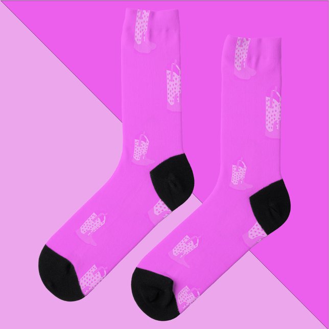 Calcetines Cowboy Boots Stars Pink Pattern (A pair of socks featuring a pattern of pink cowboy boots.)