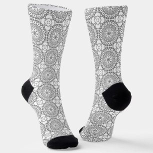 Calcetines Cuadros blancos anacrónicos sobre un fondo gris cl