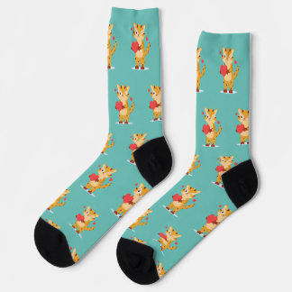 Calcetines Cuidada Chita sosteniendo el diseño del corazón en
