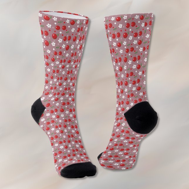 Calcetines de la tripulación del patrón de cerezo (Cute cherry pattern crew socks .)