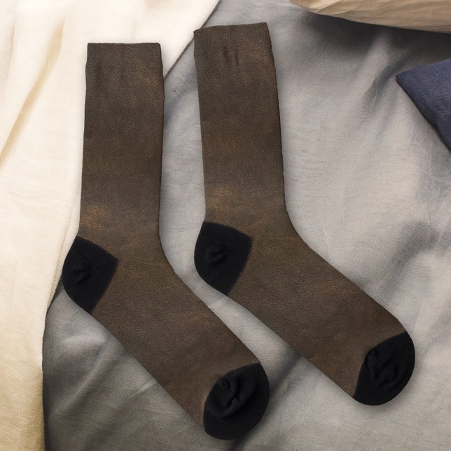Calcetines de patrón de cuero falso marrón (Socks featuring a faux leather pattern in natural brown)