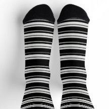 Calcetines de Raya Negra – Estilo Monocromo Audaz