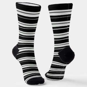 Calcetines de Raya Negra – Estilo Monocromo Audaz