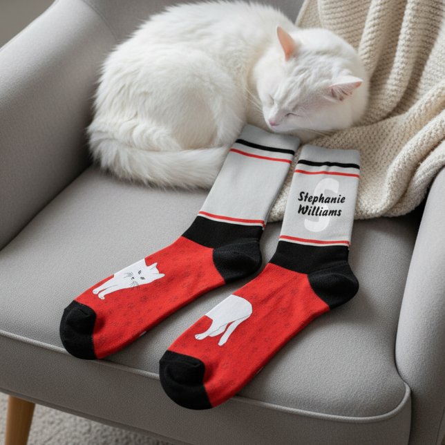 Calcetines de tripulación de gato blanco con raya  (Fun personalized crew socks for cat lovers. Featuring a cute white cat illustration.)