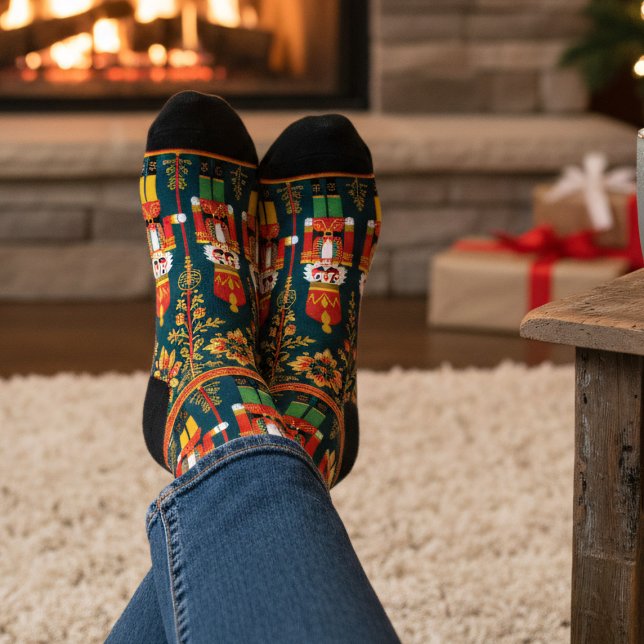 Calcetines de vacaciones de soldados de juguetes d (Keeps your toes toasty this Holiday Season with a pair of nutcracker socks. Add your name)