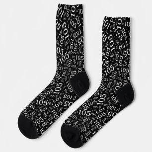 Calcetines del patrón de número aleatorio negro de