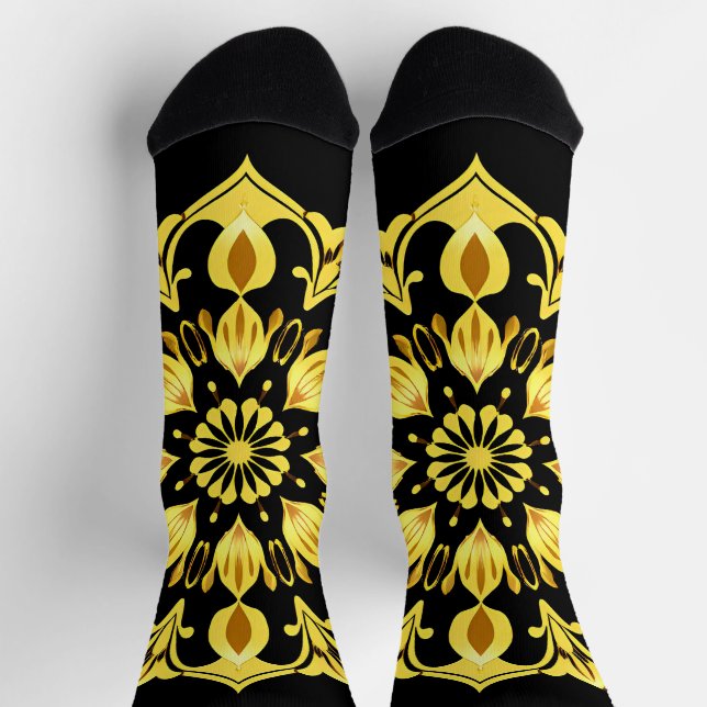 Calcetines Diseño de Mandala Dorado con Patrones Simétricos (Arriba)