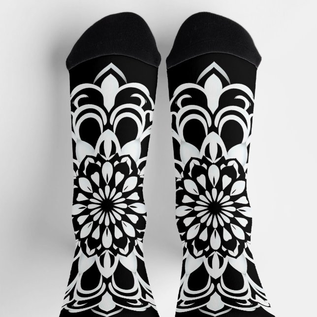 Calcetines Diseño de Mandala en Blanco y Negro (Arriba)