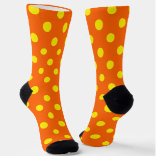 Calcetines Diseño del patrón de puntos de polka amarillo sobr