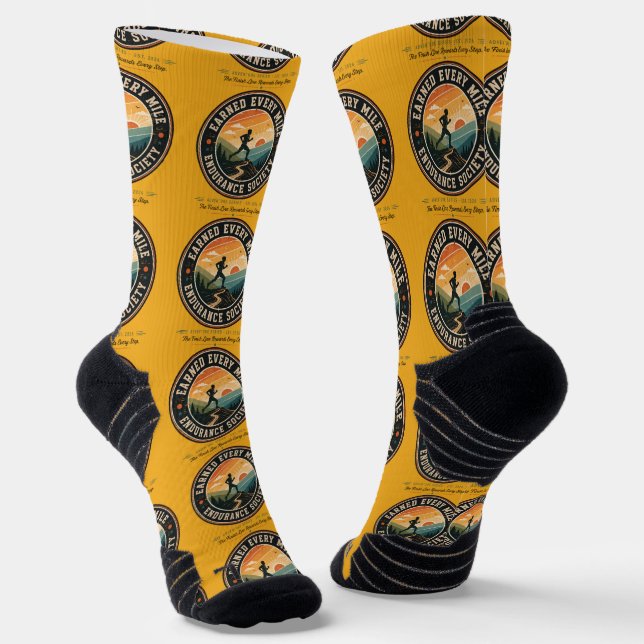 Calcetines Earn Every Mile Endurance Trail Runner Retro Tee e (Angular)