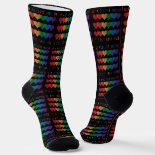 Calcetines El retro cardíaco LGBT es un ser humano decente no
