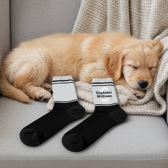 Calcetines Elegant Striped Full Name and Monogram Crew Socks (Black and gray crew socks with custom name and monogram.)