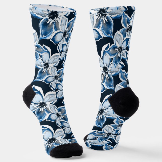 Calcetines Flores azules y blancas en un fondo negro. (Angular)