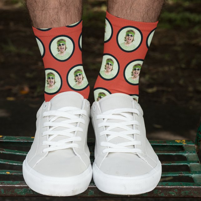 Calcetines Focos de fotos rojas graciosos personalizados (Personalized Funny Face Red Photo Socks)