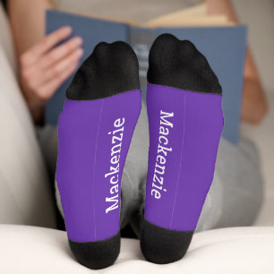 Calcetines Fondo de monograma de nombre personalizado púrpura
