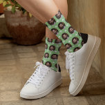 Calcetines Foto de Novio para Novia Corazón Sage<br><div class="desc">¡Esta divertida foto de un novio por calcetines de novia muestra tu propia foto y corazones blancos en verde sabio y seguro que traes una sonrisa a tu novia! Ella pensará en ti cada vez que se lance sobre estos calcetines y los amará tanto como a ti! ¡Es un gran...</div>