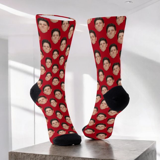 Calcetines Foto personalizado Face Red Crew Socks (Subido por el creador)