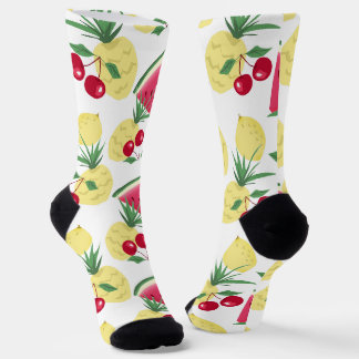 Calcetines Frutas y bayas brillantes sobre blanco.