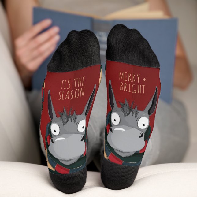 Calcetines Funny Donkey Cartoon with Festive Stripes on Red  (Abajo)