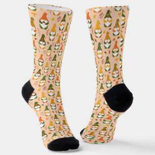 Calcetines Gnomes otoñales en el patrón forestal