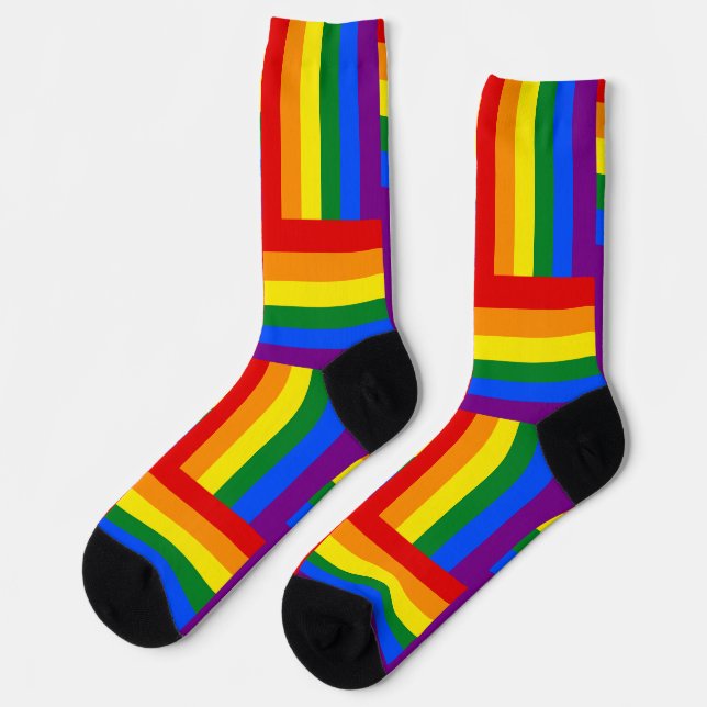Calcetines inspirados por el orgullo LGBTQ+ (Izquierda)