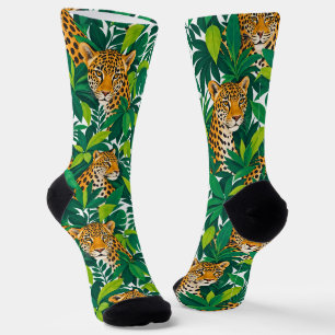Calcetines Leopardos entre exuberante vegetación tropical