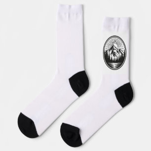 Calcetines Logotipo de aventura de montaña Insignia de camp