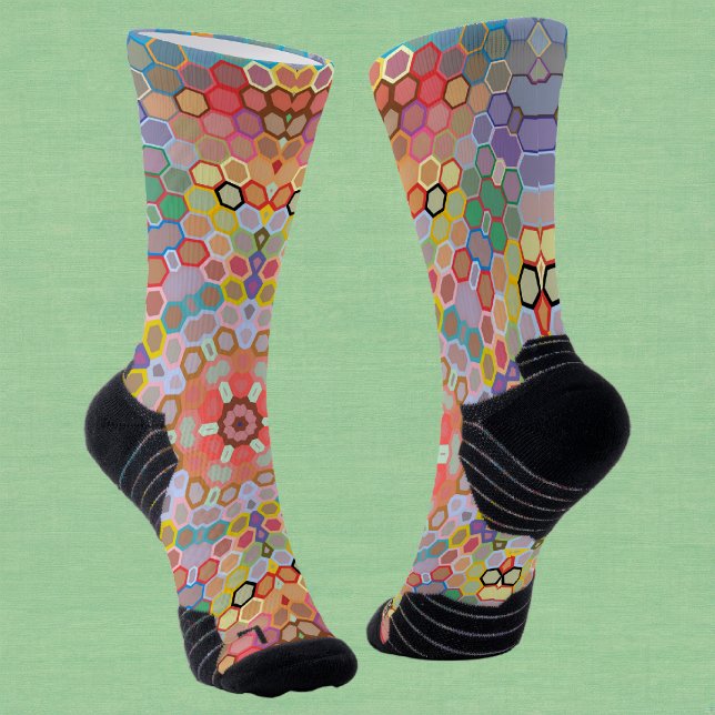Calcetines Mandalá Hexagonal Arcoíris (Rainbow Hexagon Mandala Socks by Wormhole Orbital)