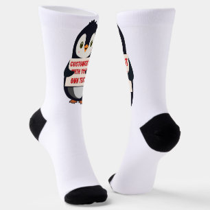 Calcetines Mascota de pingüino sosteniendo un cartel para tex
