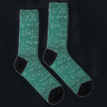 Calcetines Math Formulas Science Geek Socks<br><div class="desc">Calcetines geek personalizado con un patrón de fórmulas matemáticas.</div>