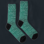 Calcetines Math Formulas Science Geek Socks<br><div class="desc">Calcetines geek personalizado con un patrón de fórmulas matemáticas.</div>