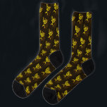Calcetines Menorah Flame<br><div class="desc">Una representación digital dorada y marrón de la menorah judía de siete ramificaciones (hebreo: מְ נ וֹ רָ ‎). La menorah de siete ramas, utilizada en el santuario portátil establecido por Moisés en el desierto y más tarde en el Templo en Jerusalén, ha sido un símbolo del judaísmo desde la...</div>