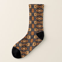 Modelo africano del estilo en ocre, negro, blanco