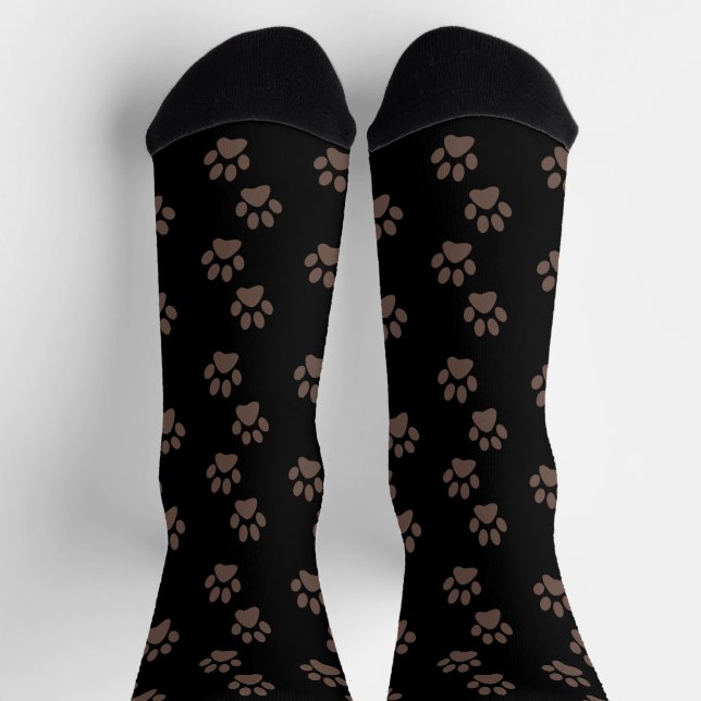 Calcetines negros con huellas de patas embarradas (Arriba)
