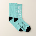 Calcetines No hay Novia de Pies Fríos y el novio de la fiesta<br><div class="desc">¡Dilo con amor! El regalo perfecto para dar en la cena de ensayo, al novio le encantará recibir estos calcetines de usted. Personalízalos como elijas, estos calcetines están disponibles en cualquier color, perfecto para que coincidan con tus colores bodas. Busque otras ideas divertidas que formen parte de la colección The...</div>