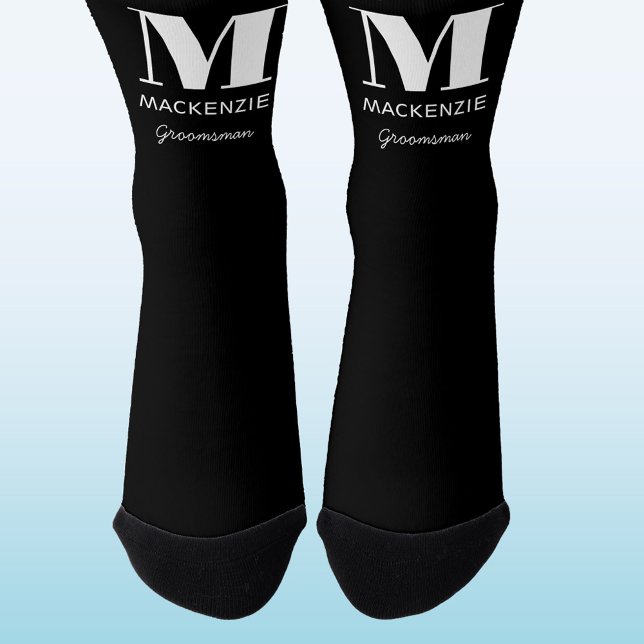 Calcetines Nombre del monograma del Groomsman (Modern monogram initial personalized fun groomsman wedding socks)