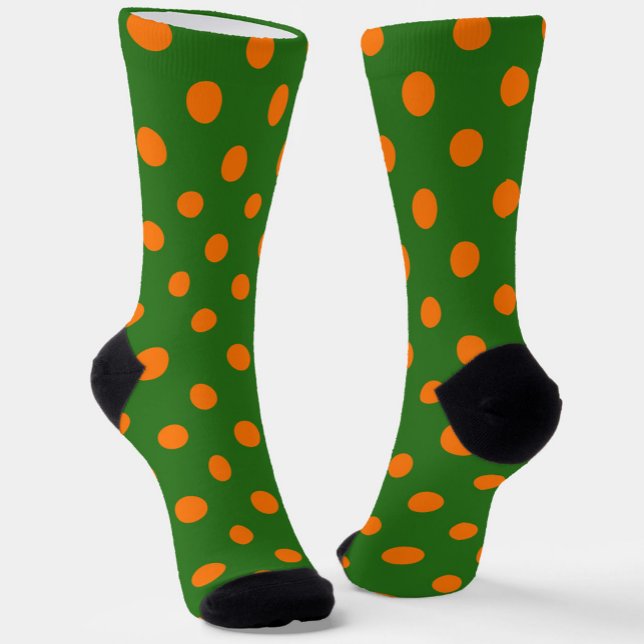 Calcetines Orange On Green Polka Dots Pattern Design  (Subido por el creador)
