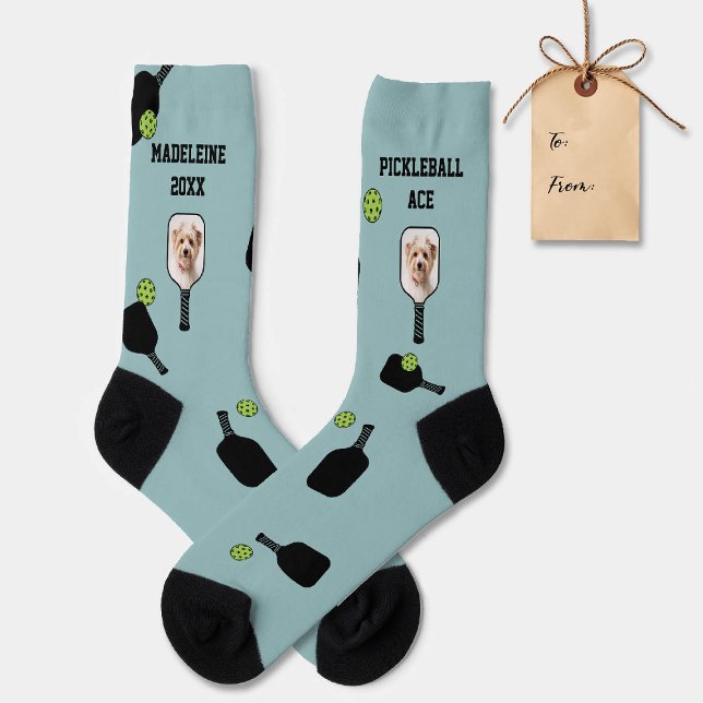 Calcetines Patrón de bolas de Mascota Foto Verde azulada pers (pickleball gift personalized socks paddles ball name text modern teal black pet photo)