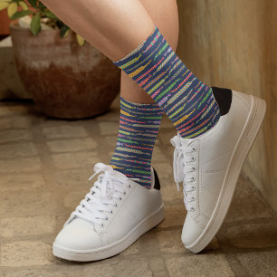 Calcetines Patrón de brazaletes de amistad sobre azul marino