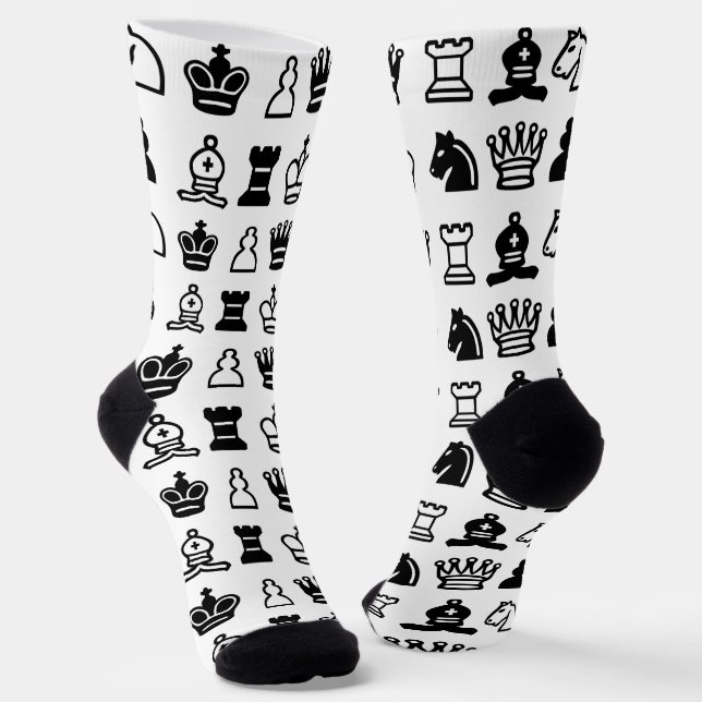 Calcetines Patrón de piezas de ajedrez en blanco y negro (Angular)