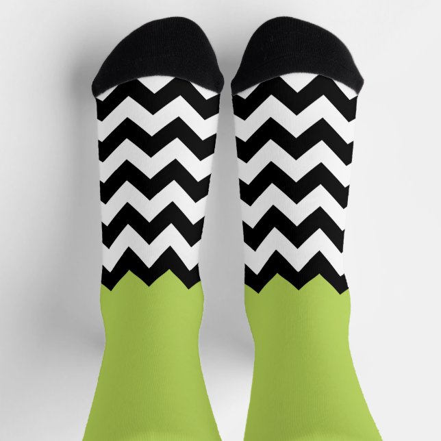 Calcetines Patrón de zigzag negro y blanco, chevron, verde (Arriba)