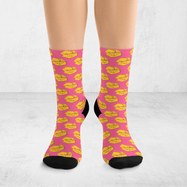 Calcetines Pink and Yellow Pop Art Kissing Lips XOXO (Subido por el creador)