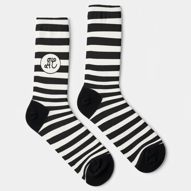Calcetines Rayas blancas y negras con tus iniciales (Derecha)