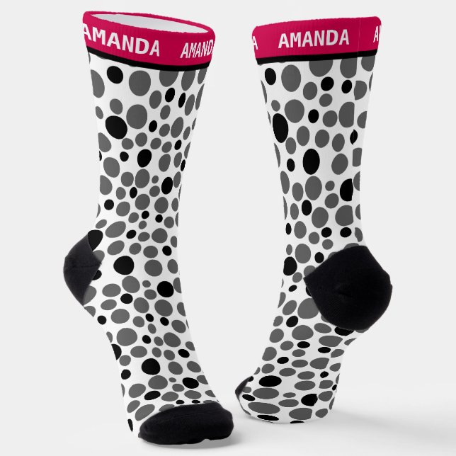 Calcetines retro de arvejas negras rojas sobre fondo blanco (Angular)