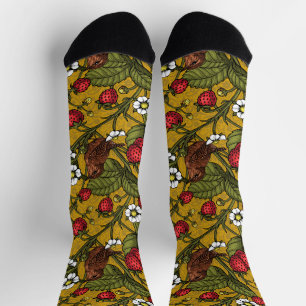 Calcetines Reyezuelos y fresas sobre mostaza