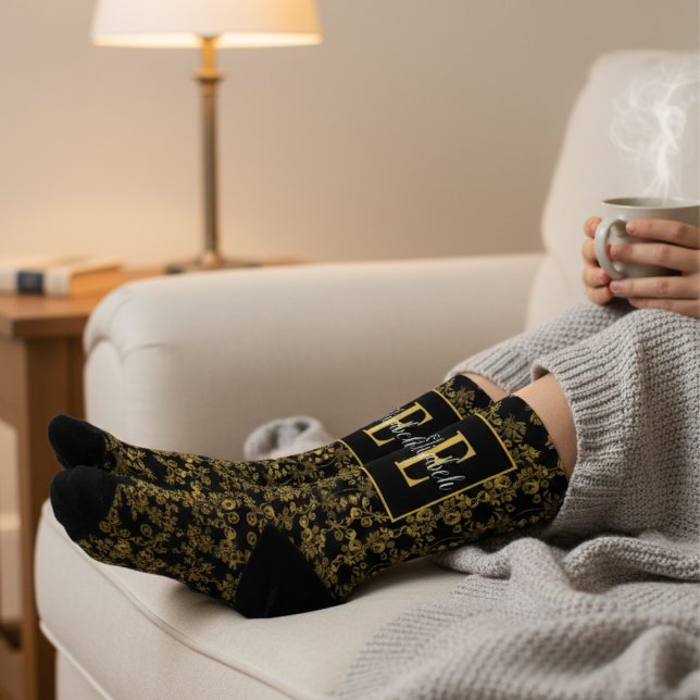 Calcetines Royal Black & Gold Damask Floral Pattern Monogram (Subido por el creador)