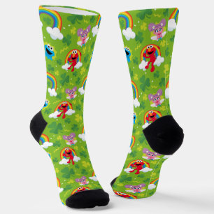 Calcetines Shamrock y patrón arcoiris en Plaza Sésamo