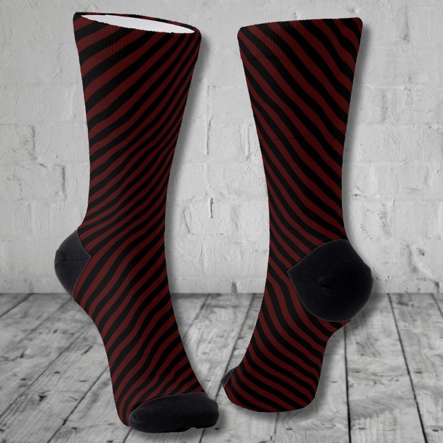 Calcetines Socks serios rayados diagonales rojas oscuras (Subido por el creador)